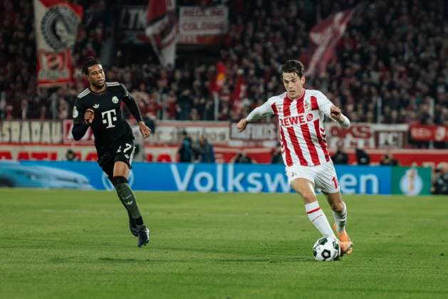 29.10.25, Männer, Fussball, DFB Pokal, 2025 2026, 1.FC Köln - FC Bayern München, 2. Runde Jakub Kaminski ( 16 - 1. FC Köln) am Ball im Dribbling Köln RheinEnergie Stadion NRW Deutschland