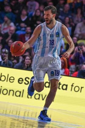 London Lions v Turk Telekom Ankara - EuroCup LONDON, UNITED KINGDOM - OCTOBER 29: Dogus Ozdemiroglu (18)of Turk Telekom in action during the fifth week of the Basketball BKT EuroCup between Turk Telekom and London Lions at Copper Box Arena in London, UK on October 29, 2025. Rasid Necati Aslim Anadolu London United Kingdom. Editorial use only. Please get in touch for any other usage.  Copyright: x2025xAnadoluxRaÅüidxNecatixAslÄ±mx
