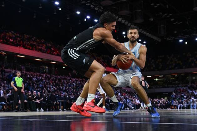 London Lions v Turk Telekom Ankara - EuroCup LONDON, UNITED KINGDOM - OCTOBER 29: Dogus Ozdemiroglu (18)of Turk Telekom in action during the fifth week of the Basketball BKT EuroCup between Turk Telekom and London Lions at Copper Box Arena in London, UK on October 29, 2025. Rasid Necati Aslim Anadolu London United Kingdom. Editorial use only. Please get in touch for any other usage.  Copyright: x2025xAnadoluxRaÅüidxNecatixAslÄ±mx