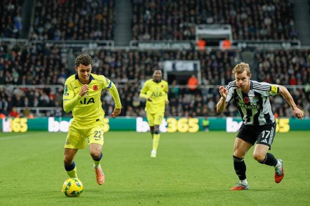 29th October 2025; St James Park, Newcastle, England; EFL Carabao Cup Football, Newcastle United versus Tottenham Hotspur; Emil Krafth of Newcastle United closes down Brennan Johnson of Tottenham Hotspur  CraigxCowan