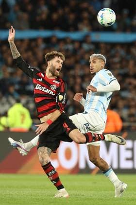 Flamengo s defender Leo Pereira (L) vies for the ball with Racing Club s Uruguayan forward Adrian Balboa during the CONMEBOL Copa Libertadores semi-final footbal match second leg between Argentina™s Racing Club and Brazil™s Flamengo at Presidente Juan Domingo Peron stadium in Avellaneda, Buenos Aires, Argentina on October 29, 2025. AVELLANEDA ARGENTINA Copyright: xALEJANDROxPAGNIx