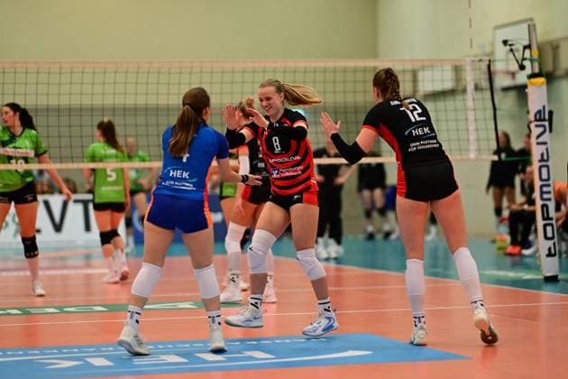 Volleyball I Frauen I Saison 2025-2026 I Bundesliga I 4. Spieltag I ETV Hamburger Volksbank Volleys - Ladies in Black Aachen I 29.10.2025 Jubel, Begeisterung, Enthusiasmus, Euphorie, Freude, Glücksgefühl, Heiterkeit bei: Sarah Stiriz (4, ETV Hamburger Volksbank Volleys) Zoe Konjer (8, ETV Hamburger Volksbank Volleys) Hannah Ammerman (12, ETV Hamburger Volksbank Volleys) Hamburg ETV Sporthalle Hoheluft Hamburg Deutschland Copyright: xLobeca FelixxSchlikisx