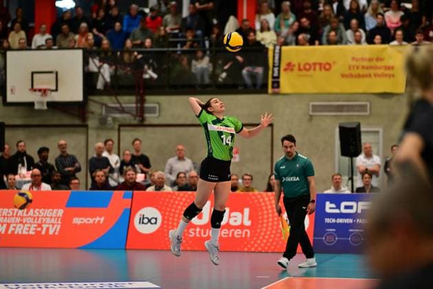 Volleyball I Frauen I Saison 2025-2026 I Bundesliga I 4. Spieltag I ETV Hamburger Volksbank Volleys - Ladies in Black Aachen I 29.10.2025 Einzelfoto, Freisteller, Einzelbild, Cut-out, isoliertes Motiv, Sportaufnahme, Nahaufnahme, freigestellt, freigestellte Aufnahme, Aufnahme, Einzeln: Milica Miljkovic (14, Ladies in Black Aachen) Hamburg ETV Sporthalle Hoheluft Hamburg Deutschland Copyright: xLobeca FelixxSchlikisx