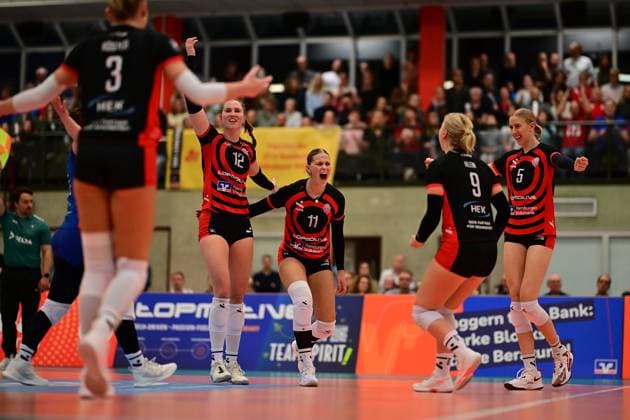 Volleyball I Frauen I Saison 2025-2026 I Bundesliga I 4. Spieltag I ETV Hamburger Volksbank Volleys - Ladies in Black Aachen I 29.10.2025 Jubel, Begeisterung, Enthusiasmus, Euphorie, Freude, Glücksgefühl, Heiterkeit bei: Svea Frobel (11, ETV Hamburger Volksbank Volleys) Hamburg ETV Sporthalle Hoheluft Hamburg Deutschland Copyright: xLobeca FelixxSchlikisx