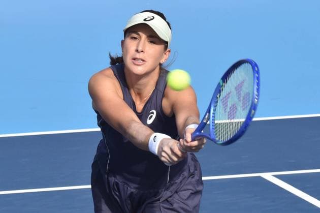 (251030) -- HONG KONG, Oct. 30, 2025 -- Belinda Bencic hits a return during the women s singles round of 16 match between Wang Yafan of China and Belinda Bencic of Switzerland at the WTA, Tennis Damen Hong Kong Open tennis tournament in Hong Kong, China, Oct. 30, 2025. ) (SP)CHINA-HONG KONG-TENNIS-WTA HONG KONG OPEN (CN) LoxPingxFai 