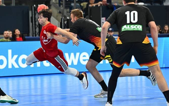 30.10.2025 - Handball - Länderspiel : U20 U21, U 21 Deutschland gg Ungarn - - xwoxzix - Marko Eklemovic (14, Ungarn ) Tim Schröder (18, Deutschland )