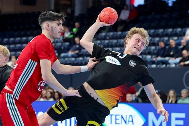 William Reichardt (Germany) kontrolliert den Ball, Handball-Laenderspiel der Maenner, Germany U20 vs Hungary U20, PSD Bank Arena am 30. October 2025 in Nuernberg, Deutschland. (Foto von Marco Steinbrenner DeFodi Images) William Reichardt (Germany) controls the ball, Handball-Laenderspiel der Maenner, Germany U20 vs Hungary U20, PSD Bank Arena, October 30, 2025 in Nuernberg, Germany. (Photo by Marco Steinbrenner DeFodi Images) William Reichardt Germany controls the ball, Handball Laenderspiel der Maenner, Germany U20 vs Hungary U20, PSD Bank Arena on October 30, 2025 in Nuremberg, Germany Photo by Marco Steinbrenner DeFodi Images William Reichardt Germany controls the ball, Handball Laenderspiel der Maenner, Germany U20 vs Hungary U20, PSD Bank Arena, October 30, 2025 in Nuremberg, Germany Photo by Marco Steinbrenner DeFodi Images