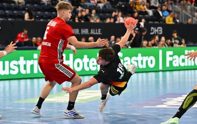 30.10.2025 - Handball - Länderspiel : U20 U21, U 21 Deutschland gg Ungarn - - xwoxzix - Adam Horvath Garaba (6, Ungarn ) Rasmus Ankermann (10, Deutschland )
