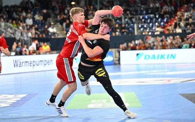 30.10.2025 - Handball - Länderspiel : U20 U21, U 21 Deutschland gg Ungarn - - xwoxzix - Adam Horvath Garaba (6, Ungarn ) Rasmus Ankermann (10, Deutschland )
