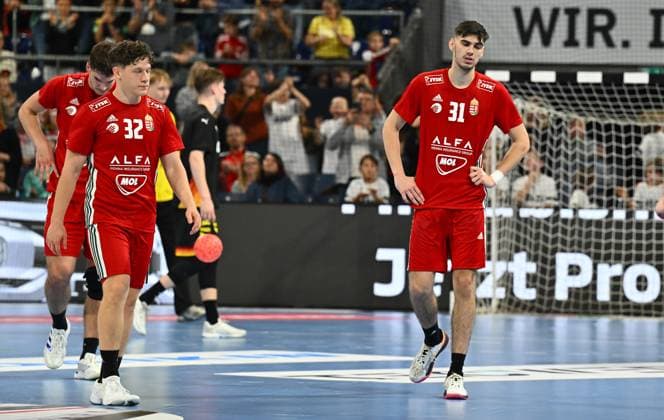 30.10.2025 - Handball - Länderspiel : U20 U21, U 21 Deutschland gg Ungarn - - xwoxzix - Botond Apro (32, Ungarn ) Mate Fazekas (31, Ungarn ) enttäuscht Enttäuschung nach Spielende