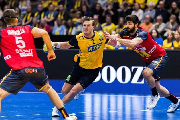 251030 Jonathan Carlsbogard of Sweden och Imanol Garciandia Alustiza of Spain during the International Friendly, Länderspiel, Nationalmannschaft handball match between Sweden and Spain on October 30, 2025 in Linköping. Photo: Magnus Andersson BILDBYRAN COP 308 MN0202 handball handboll handball international friendly sverige sweden spain bbeng bbauto Copyright: MAGNUSxANDERSSON BB251030MN012
