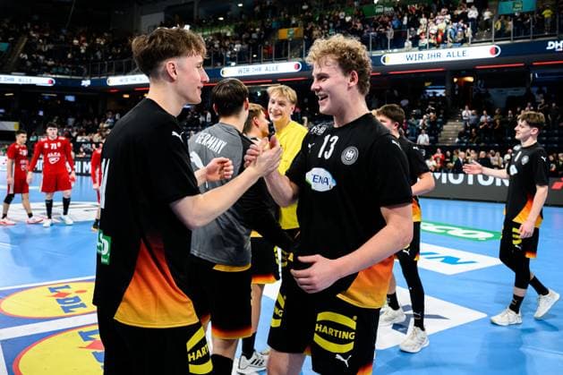 Nuernberg: Handball - Laenderspiel U20 - Deutschland - Ungarn v.li. Caspar Gauer (Deutschland), William Reichardt (Deutschland) Nuernberg PSD Bank Arena Bayern Deutschland