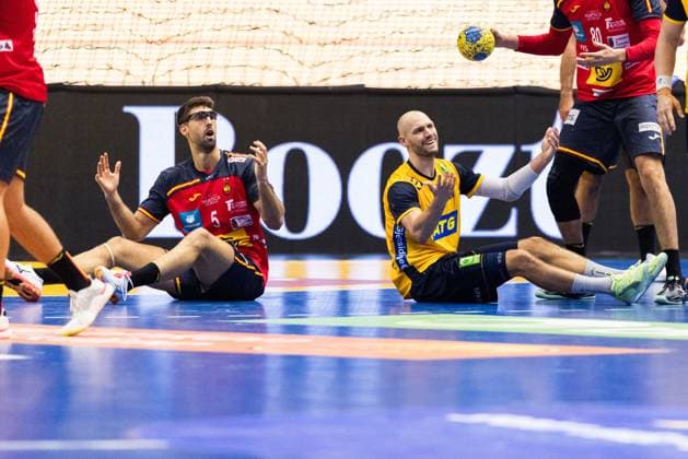 251030 Antonio Serradilla of Spain and Lukas Sandell of Sweden reacts during the International Friendly, Länderspiel, Nationalmannschaft handball match between Sweden and Spain on October 30, 2025 in Linköping. Photo: Magnus Andersson BILDBYRAN COP 308 MN0202 handball handboll handball international friendly sverige sweden spain bbeng bbauto Copyright: MAGNUSxANDERSSON BB251030MN027