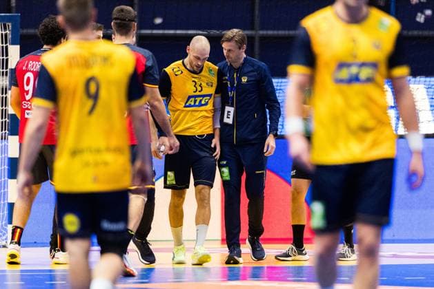 251030 Lukas Sandell of Sweden in pain during the International Friendly, Länderspiel, Nationalmannschaft handball match between Sweden and Spain on October 30, 2025 in Linköping. Photo: Magnus Andersson BILDBYRAN COP 308 MN0202 handball handboll handball international friendly sverige sweden spain bbeng bbauto depp skada Copyright: MAGNUSxANDERSSON BB251030MN030