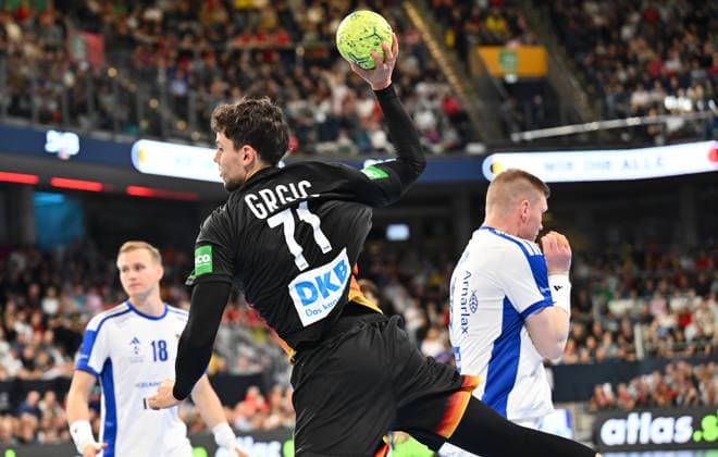 30.10.2025 - Handball - Länderspiel : Deutschland gg Island - - xwoxzix - Marko Grgic (71, Deutschland ) Ymir Örn Gislason (11, Island )