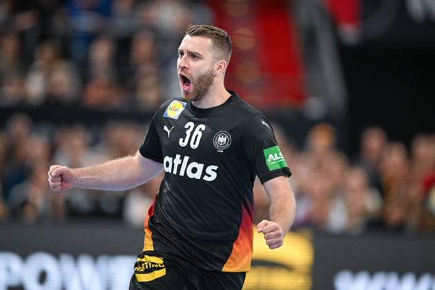 DHB - 25 26 - Deutschland - Island am 30.10.2025 in der PSD Bank Nuernberg ARENA in Nuernberg Lukas Mertens (Deutschland) jubelt nach seinem Tor.