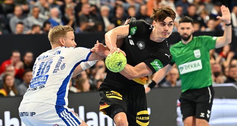30.10.2025 - Handball - Länderspiel : Deutschland gg Island - - xwoxzix - Elloi Snaer Vidarsson (18, Island ) Miro Schluroff (5, Deutschland )