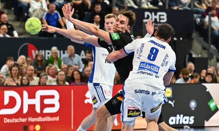 30.10.2025 - Handball - Länderspiel : Deutschland gg Island - - xwoxzix - Miro Schluroff (5, Deutschland ) Elvar Örn Jonsson (9, Island )