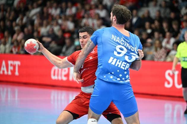 MURI BEI BERN, SWITZERLAND - OCTOBER 30: Maros Luka of Switzerland l) against Veron Nacinovic of Croatia r) during the Handball International Friendly, Länderspiel, Nationalmannschaft Switzerland - Croatia on October 30, 2025 in Muri bei Bern, Switzerland. Muri bei Bern Die Mobiliar Arena Bern Switzerland Copyright: xJustPictures.ch ManuelxWinterbergerx jp-en-EuSpIm-MWI_4661