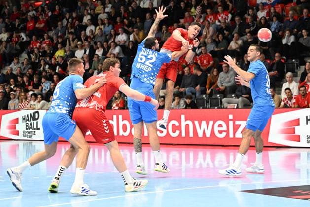 MURI BEI BERN, SWITZERLAND - OCTOBER 30: Maros Luka of Switzerland c) in action during the Handball International Friendly, Länderspiel, Nationalmannschaft Switzerland - Croatia on October 30, 2025 in Muri bei Bern, Switzerland. Muri bei Bern Die Mobiliar Arena Bern Switzerland Copyright: xJustPictures.ch ManuelxWinterbergerx jp-en-EuSpIm-MWI_4625