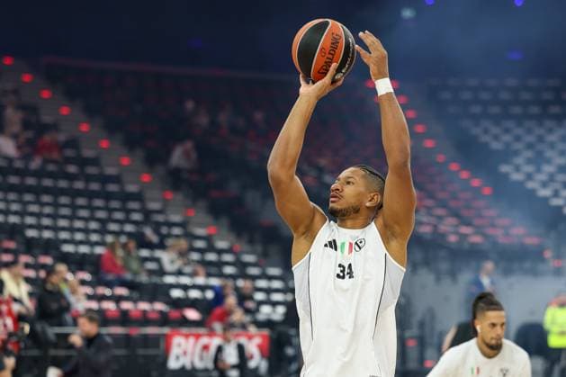 Karim Jallow (Virtus Bologna, 34) beim Aufwaermen vor dem Spiel, GER, FC Bayern Basketball vs. Virtus Bologna, Basketball, Euroleague, 8. Spieltag, Saison 2025 2026, 30.10.2025, GER, FC Bayern Basketball vs. Virtus Bologna, Basketball, Euroleague, 8. Spieltag, Saison 2025 2026, 30.10.2025 Muenchen Copyright: xEibner-Pressefoto JennixMaulx EP_JML