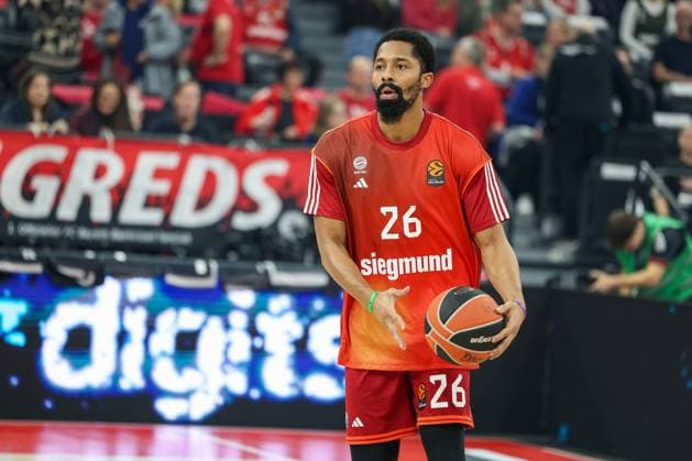 Neuzugang Spencer Dinwiddie (FC Bayern Basketball, 26) beim Aufwaermen, GER, FC Bayern Basketball vs. Virtus Bologna, Basketball, Euroleague, 8. Spieltag, Saison 2025 2026, 30.10.2025, GER, FC Bayern Basketball vs. Virtus Bologna, Basketball, Euroleague, 8. Spieltag, Saison 2025 2026, 30.10.2025 Muenchen Copyright: xEibner-Pressefoto JennixMaulx EP_JML