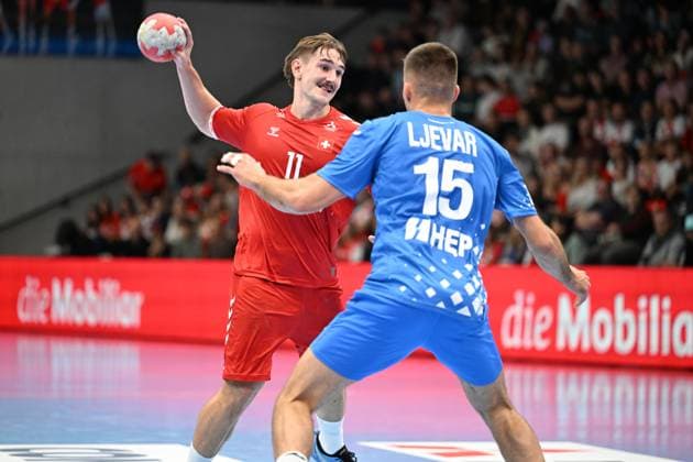 MURI BEI BERN, SWITZERLAND - OCTOBER 30: Aellen Felix of Switzerland l) against Leon Ljevar of Croatia r) during the Handball International Friendly, Länderspiel, Nationalmannschaft Switzerland - Croatia on October 30, 2025 in Muri bei Bern, Switzerland. Muri bei Bern Die Mobiliar Arena Bern Switzerland Copyright: xJustPictures.ch ManuelxWinterbergerx jp-en-EuSpIm-MWI_4650
