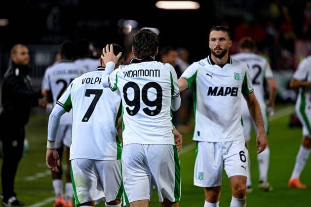 Sassuolo s Andrea Pinamonti celebrates after scoring the goal for 0-2 during the Serie A Enilive soccer match between Cagliari Calcio and Sassuolo at the Unipol Domus in Cagliari, Sardinia - Thursday, 30 october 2025. - Soccer  Copyright: x Â®xGianlucaxZuddas LaPressex