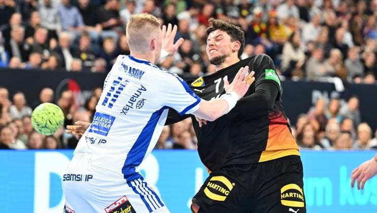 30.10.2025 - Handball - Länderspiel : Deutschland gg Island - - xwoxzix - Ymir Örn Gislason (11, Island ) Marko Grgic (71, Deutschland )