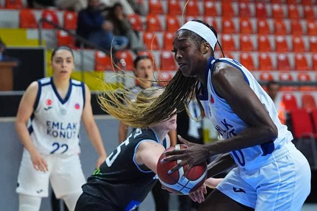 Emlak Konut v Saarlouis Royals - FIBA Europe Cup ISTANBUL, TURKIYE - OCTOBER 30: Victoria Macaulay of Emlak Konut action against Jessika Schiffer (L) of Saarlouis Royals during the FIBA Europe Cup Group E week 4 basketball match between Emlak Konut and Saarlouis Royals at Ahmet Comert Sports Hall in Istanbul, Turkiye on October 30, 2025. Esra Bilgin Anadolu Istanbul Turkey. Editorial use only. Please get in touch for any other usage.  Copyright: x2025xAnadoluxEsraxBilginx