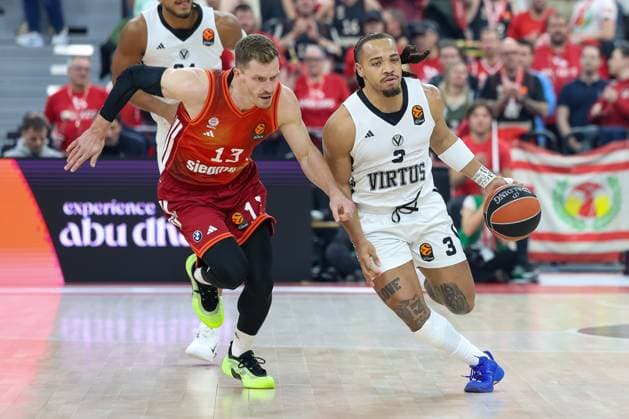 Carsen Edwards (Virtus Bologna, 03) mit Andreas Obst (FC Bayern Basketball, 13), GER, FC Bayern Basketball vs. Virtus Bologna, Basketball, Euroleague, 8. Spieltag, Saison 2025 2026, 30.10.2025, GER, FC Bayern Basketball vs. Virtus Bologna, Basketball, Euroleague, 8. Spieltag, Saison 2025 2026, 30.10.2025 Muenchen Copyright: xEibner-Pressefoto JennixMaulx EP_JML