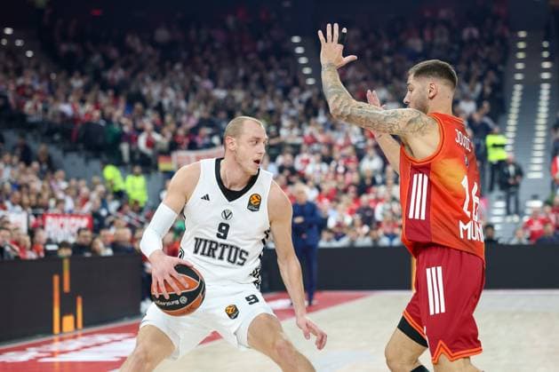 Alen Smailagic (Virtus Bologna, 09) mit Stefan Jovic (FC Bayern Basketball, 16), GER, FC Bayern Basketball vs. Virtus Bologna, Basketball, Euroleague, 8. Spieltag, Saison 2025 2026, 30.10.2025, GER, FC Bayern Basketball vs. Virtus Bologna, Basketball, Euroleague, 8. Spieltag, Saison 2025 2026, 30.10.2025 Muenchen Copyright: xEibner-Pressefoto JennixMaulx EP_JML
