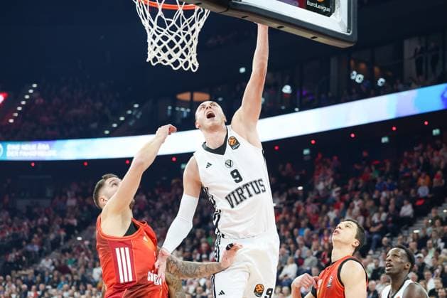 Alen Smailagic (Virtus Bologna, 09) mit Stefan Jovic (FC Bayern Basketball, 16), GER, FC Bayern Basketball vs. Virtus Bologna, Basketball, Euroleague, 8. Spieltag, Saison 2025 2026, 30.10.2025, GER, FC Bayern Basketball vs. Virtus Bologna, Basketball, Euroleague, 8. Spieltag, Saison 2025 2026, 30.10.2025 Muenchen Copyright: xEibner-Pressefoto JennixMaulx EP_JML