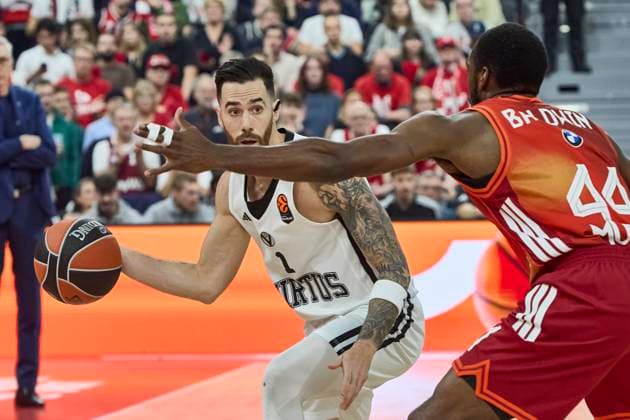 Turkish Airlines EuroLeague Basketball, FC Bayern Munich Basketball vs Virtus Bologna, München FC Bayern Basketball, Munich FC Bayern Basketball, Bologna Virtus, 2025-10-30 in München (SAP Garden) VILDOZA Luca (Virtus Bologna Guard (Nr.1) (VIR1)), BALDWIN Kamar (FC Bayern Munich Basketball Guard (Nr44) BAY44 ) sportworld München SAP Garden Bayern Deutschland