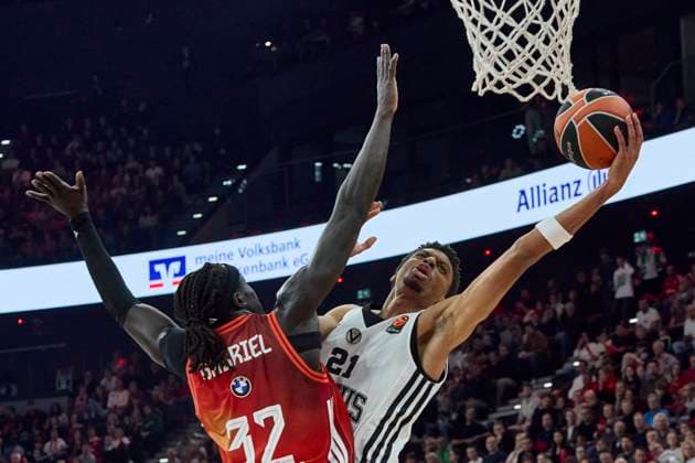Turkish Airlines EuroLeague Basketball, FC Bayern Munich Basketball vs Virtus Bologna, München FC Bayern Basketball, Munich FC Bayern Basketball, Bologna Virtus, 2025-10-30 in München (SAP Garden) ALSTON JR. Derrick (Virtus Bologna Forward (Nr.21) (VIR21)), GABRIEL Wenyen (FC Bayern Munich Basketball Center (Nr32) BAY32 ) sportworld München SAP Garden Bayern Deutschland *** Turkish Airlines EuroLeague Basketball, FC Bayern Munich Basketball vs Virtus Bologna, Munich FC Bayern Basketball, Munich FC Bayern Basketball, Bologna Virtus, 2025 10 30 in Munich SAP Garden ALSTON JR Derrick Virtus Bologna Forward Nr 21 VIR21 , GABRIEL Wenyen FC Bayern Munich Basketball Center Nr32 BAY32 sportworld München SAP Garden Bayern Deutschland