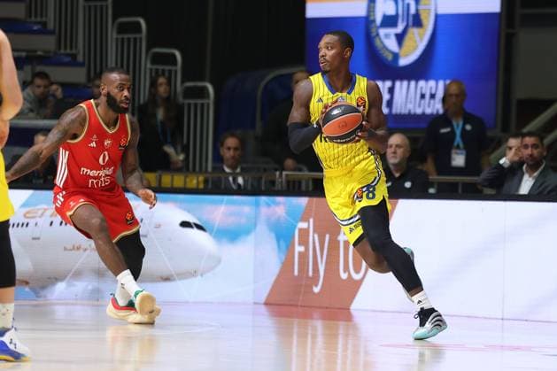 MACCABI vs CRVENA ZVEZDA LONNIE WALKER IV, basketball player of Maccabi, during the Euroleague match against Crvena zvezda, at Aleksandar Nikolic Hall. Belgrade, 30.10.2025. foto: Ivica Veselinov MN Press photo BASKETBALL, EUROLEAGUE, MACCABI, CRVENA ZVEZDA Belgrade Belgrade Arena Serbia Copyright: xMNxPressx
