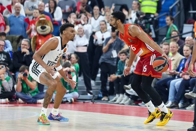 Spencer Dinwiddie (FC Bayern Basketball, 26) mit Derrick Alston Jr. (Virtus Bologna, 21), GER, FC Bayern Basketball vs. Virtus Bologna, Basketball, Euroleague, 8. Spieltag, Saison 2025 2026, 30.10.2025, GER, FC Bayern Basketball vs. Virtus Bologna, Basketball, Euroleague, 8. Spieltag, Saison 2025 2026, 30.10.2025 Muenchen Copyright: xEibner-Pressefoto JennixMaulx EP_JML