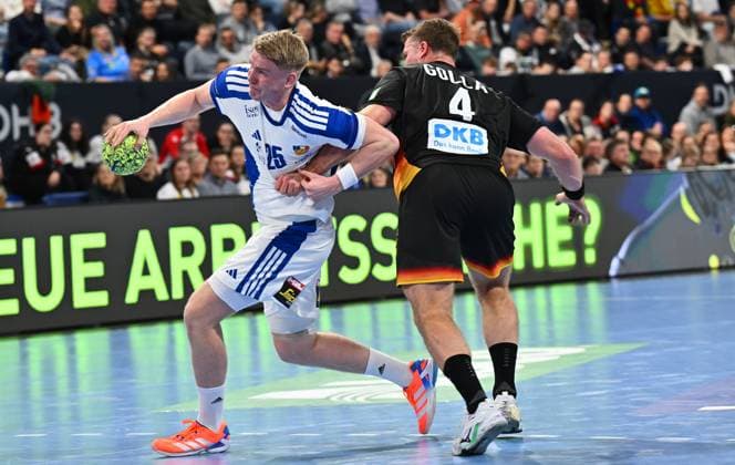 30.10.2025 - Handball - Länderspiel : Deutschland gg Island - - xwoxzix - Haukur Prastarson (25, Island ) Johannes Golla (4, Deutschland )