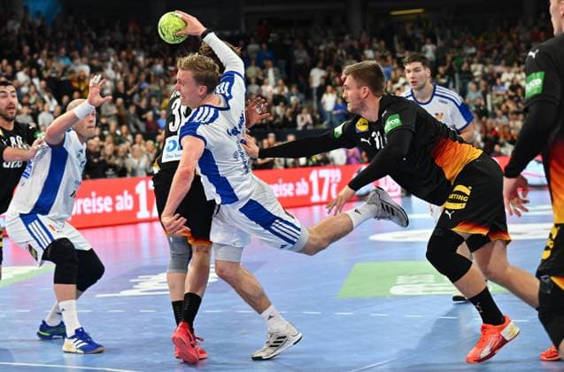 30.10.2025 - Handball - Länderspiel : Deutschland gg Island - - xwoxzix - Gisli Kristjansson (10, Island ) Franz Semper (32, Deutschland )
