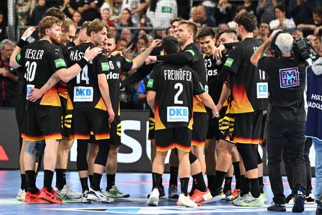 30.10.2025 - Handball - Länderspiel : Deutschland gg Island - - xwoxzix - Mannschaft Team Deutschland nach Spielende