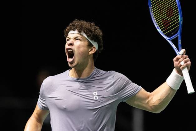 Rolex Paris Masters 2025 - Day Four Ben Shelton (USA) plays against Andrey Rublev in the men s singles match on day four of the Paris ATP, Tennis Herren Masters 1000 tennis tournament at the Paris La Defense Arena in Nanterre, on the outskirts of Paris. Paris France  Copyright: xIbrahimxEzzatx originalFilename:ezzat-notitle251030_npulN.jpg
