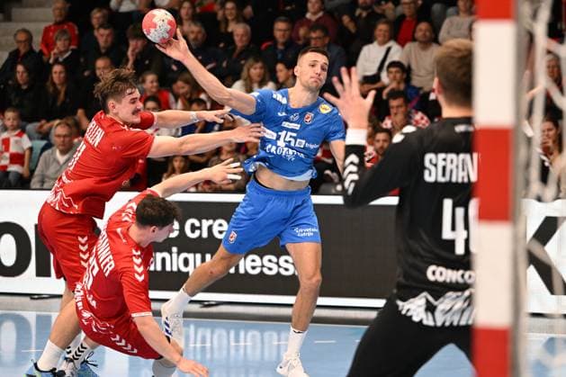 MURI BEI BERN, SWITZERLAND - OCTOBER 30: Leon Ljevar of Croatia c) against Aellen Felix of Switzerland c), Leopold Noam of Switzerland l) and Seravalli Mathieu of Switzerland r) during the Handball International Friendly, Länderspiel, Nationalmannschaft Switzerland - Croatia on October 30, 2025 in Muri bei Bern, Switzerland. Muri bei Bern Die Mobiliar Arena Bern Switzerland Copyright: xJustPictures.ch ManuelxWinterbergerx jp-en-EuSpIm-MWI_4791