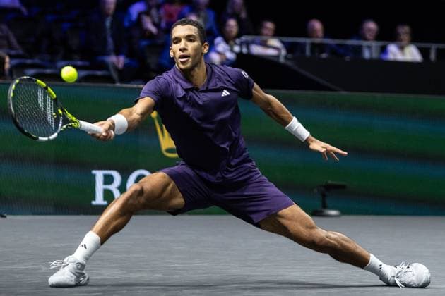 Rolex Paris Masters 2025 - Day Four Felix Auger-Aliassime (CAN) plays against Daniel Altmaier (GER) in his men s singles match on day four of the Paris ATP, Tennis Herren Masters 1000 tennis tournament at the Paris La Defense Arena in Nanterre, on the outskirts of Paris. Paris France  Copyright: xIbrahimxEzzatx originalFilename:ezzat-notitle251030_npNF4.jpg