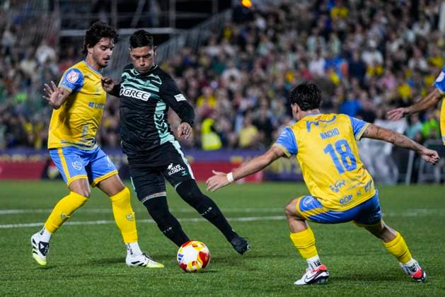 October 30, 2025, Cordoba, Cordoba, SPAIN: Chimy Avila of Real Betis in action during the Copa del Rey, first round, football match played between Atletico Palma del Rio and Real Betis at Sergio Leon stadium on October 30, 2025, in Cordoba, Spain. Cordoba SPAIN - ZUMAa181 20251030_zaa_a181_013 Copyright: xJoaquinxCorcherox