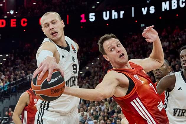Turkish Airlines EuroLeague Basketball, FC Bayern Munich Basketball vs Virtus Bologna, München FC Bayern Basketball, Munich FC Bayern Basketball, Bologna Virtus, 2025-10-30 in München (SAP Garden) SMAILAGIC Alen (Virtus Bologna Forward (Nr.9) (VIR9)), VOIGTMANN Johannes (FC Bayern Munich Basketball Center (Nr7) BAY7 ) sportworld München SAP Garden Bayern Deutschland