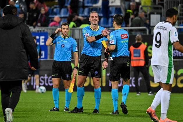 Luca Pairetto, Arbitro, Referee during Cagliari Calcio vs US Sassuolo, Italian soccer Serie A match in Cagliari, Italy, October 30 2025  Copyright: xLuigixCanu IPAxSportx xipa-agency.netx xx IPA_67286372 IPA_Agency_IPA67286372