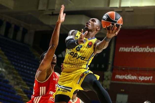 Maccabi Tel Aviv v KK Crvena zvezda - Turkish Airlines EuroLeague BELGRADE, SERBIA - OCTOBER 30: Lonnie Walker IV (8) of Maccabi Tel Aviv in action during Turkish Airlines EuroLeague basketball match between Maccabi Tel Aviv and KK Crvena zvezda at Aleksandar Nikolic Hall in Belgrade, Serbia on October 30, 2025. Filip Stevanovic Anadolu Belgrade Serbia. Editorial use only. Please get in touch for any other usage.  Copyright: x2025xAnadoluxFilipxStevanovicx