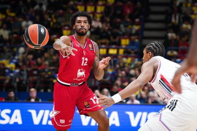 EA7 Emporio Armani Milano vs. Paris Basketball, nella foto Armoni Brooks (EA7 Emporio Armani Milano) during EA7 Emporio Armani Milano vs Paris Basketball, Basketball Euroleague match in Assago (MI), Italy, October 30 2025  Copyright: xSimonexLucarelli IPAxSportx xipa-agency.netx xx IPA_67286733 IPA_Agency_IPA67286733