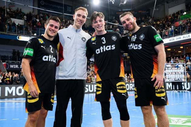 Nuernberg: Handball - Laenderspiel - Deutschland - Island v.li. Tim Freihöfer Freihoefer (Deutschland), Torhueter Lasse Ludwig (Deutschland), Nils Lichtlein (Deutschland), Lukas Mertens (Deutschland) Nuernberg PSD Bank Arena Bayern Deutschland