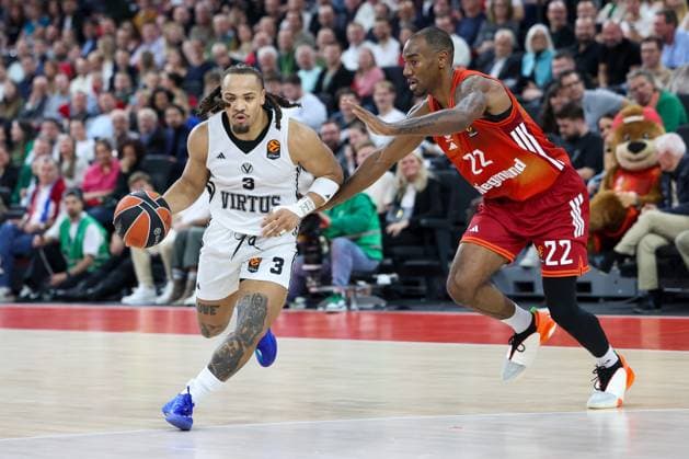 Carsen Edwards (Virtus Bologna, 03) mit Isiaha Mike (FC Bayern Basketball, 22), GER, FC Bayern Basketball vs. Virtus Bologna, Basketball, Euroleague, 8. Spieltag, Saison 2025 2026, 30.10.2025, GER, FC Bayern Basketball vs. Virtus Bologna, Basketball, Euroleague, 8. Spieltag, Saison 2025 2026, 30.10.2025 Muenchen Copyright: xEibner-Pressefoto JennixMaulx EP_JML